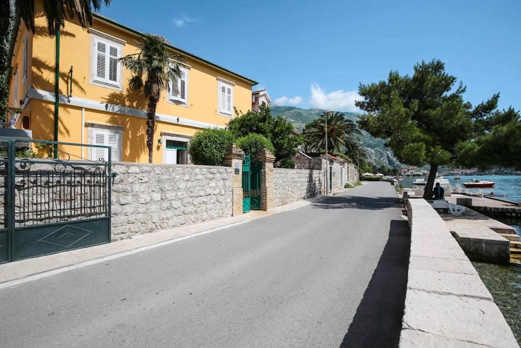 Villa Miramare , Dobrota Seafront Kotor Dış mekan fotoğraf